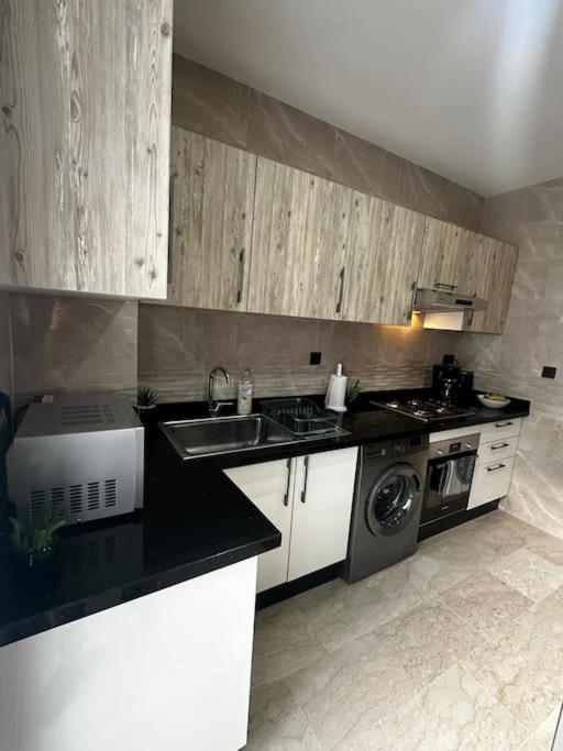 Appt Standing - Bay Apartment